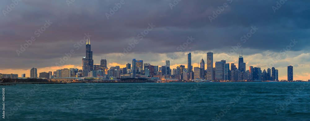 Fototapeta premium Chicago Skyline at dusk