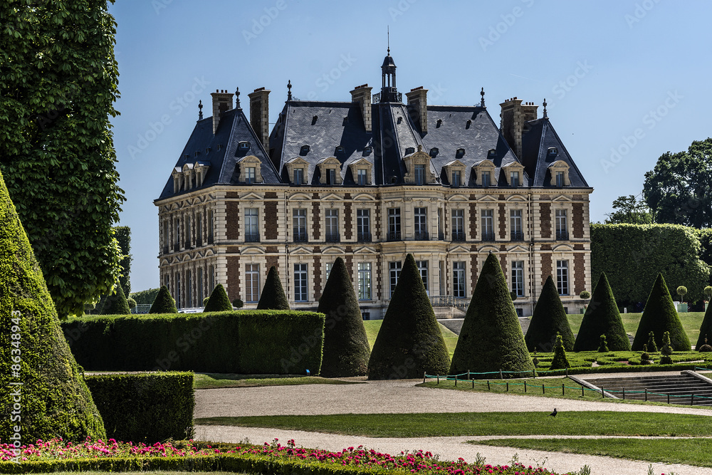 Chateau de Sceaux - grand country house in Sceaux, near Paris. Chateau de Sceaux - grand country house in Sceaux, near Paris.