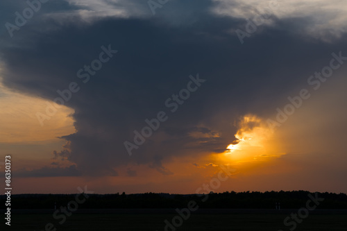 Fototapeta Naklejka Na Ścianę i Meble -  Thunderstorm cell in the sunset