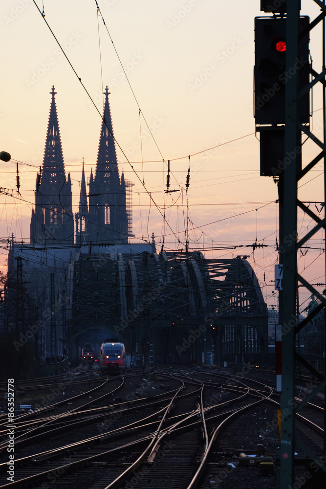 Obraz premium Hohenzollernbrücke und Kölner Dom