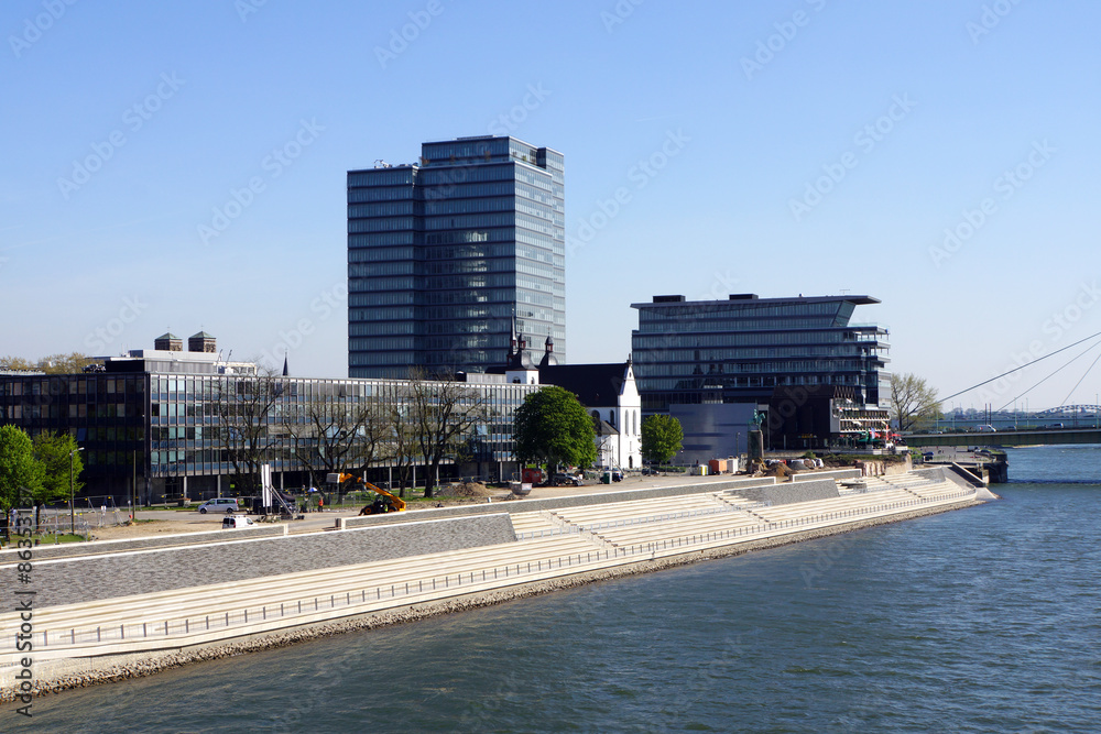 Neugestaltung des Rheinufers in Deutz