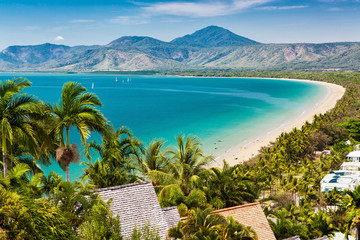 Fotobehang Australië Zonnig strand Port Douglas Queensland  © Martin Valigursky