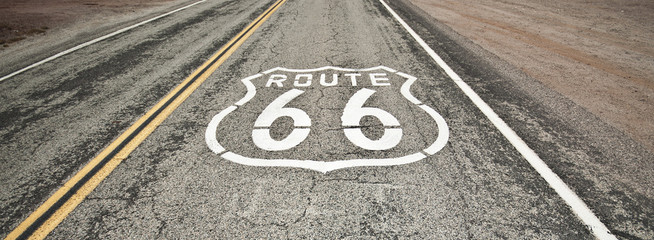 Aluminium schilderij Route 66 Route 66 wegdek bij dageraad  © donvictori0