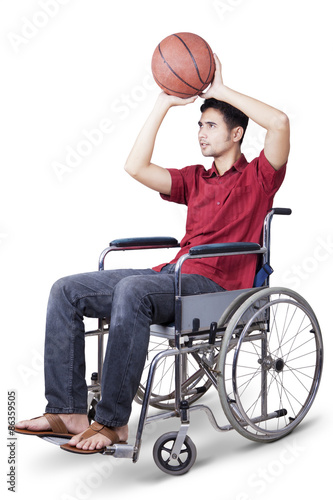 Disabled man play basketball