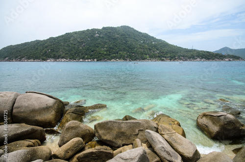 Nang Yuan Island with blue sea and white sand beach at the Gulf of Thailand © songsakpandet