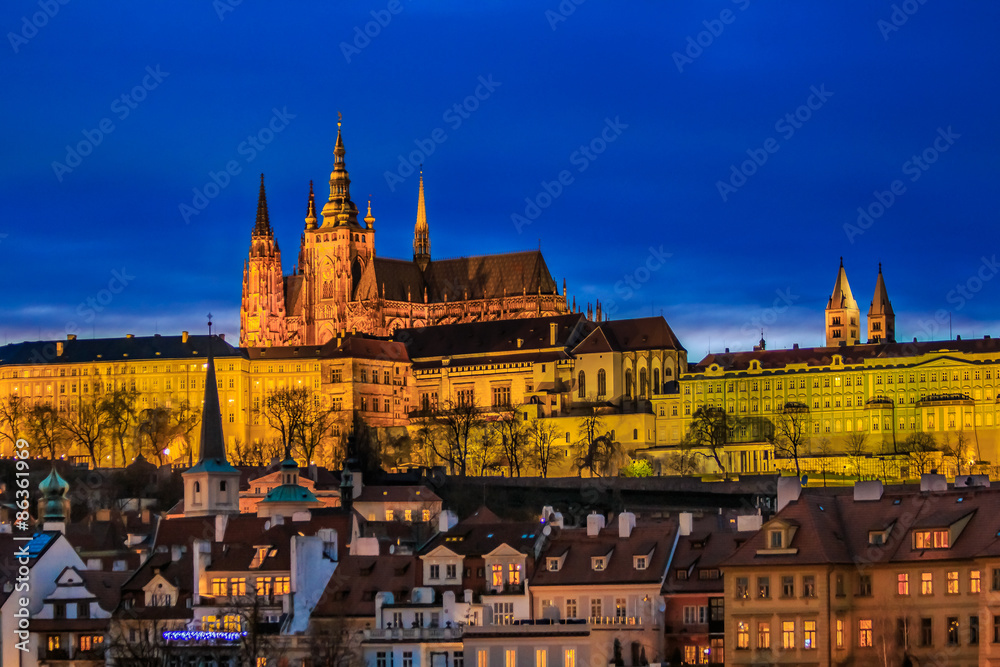 Obraz premium Prague Castle at Night