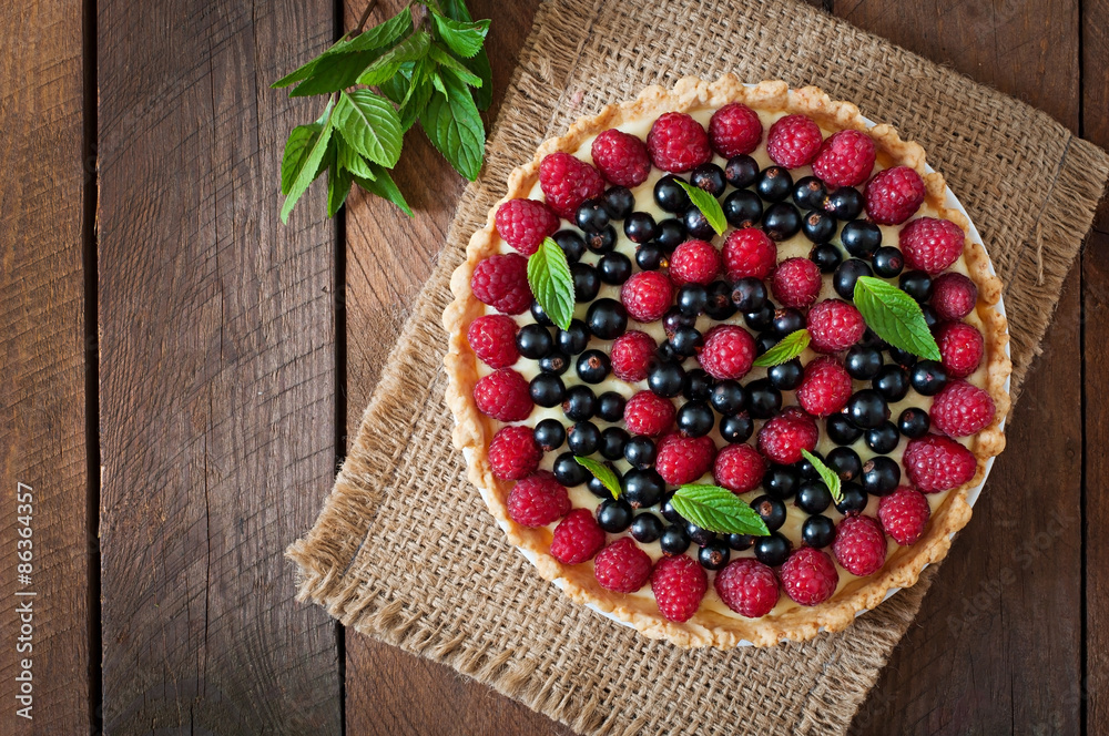 Tart with berries and custard Tart with berries and custard