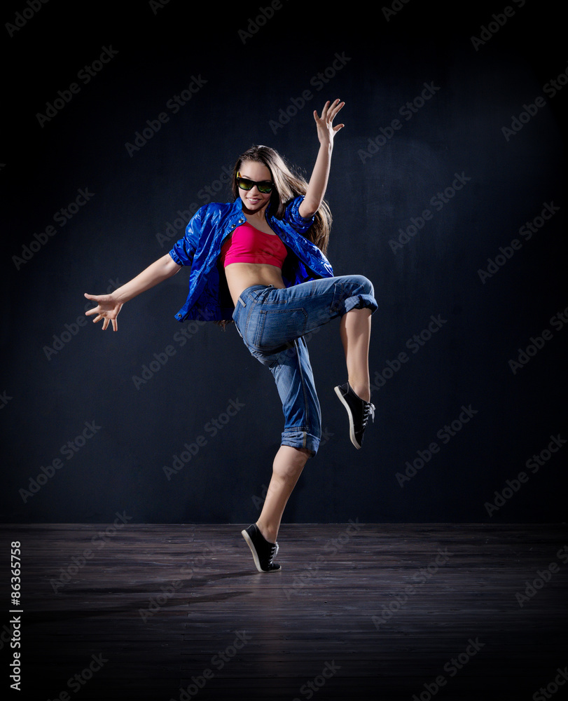 Modern dancer girl (normal ver) Modern dancer girl (normal ver)
