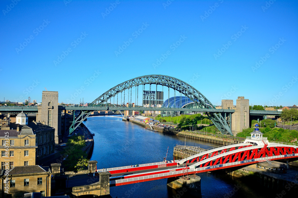 Obraz premium Bridge on Tyne River, Newcastle, England