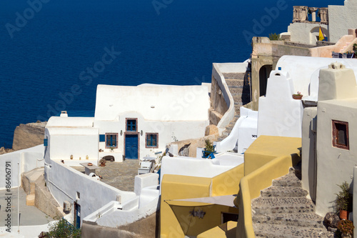 Traditional architecture of Oia village on Santorini island, Gre © Y. Papadimitriou