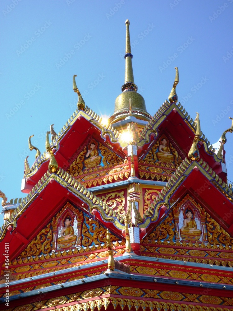 Fototapeta premium Beautiful and colorful Burma temple in Penang, Malaysia 