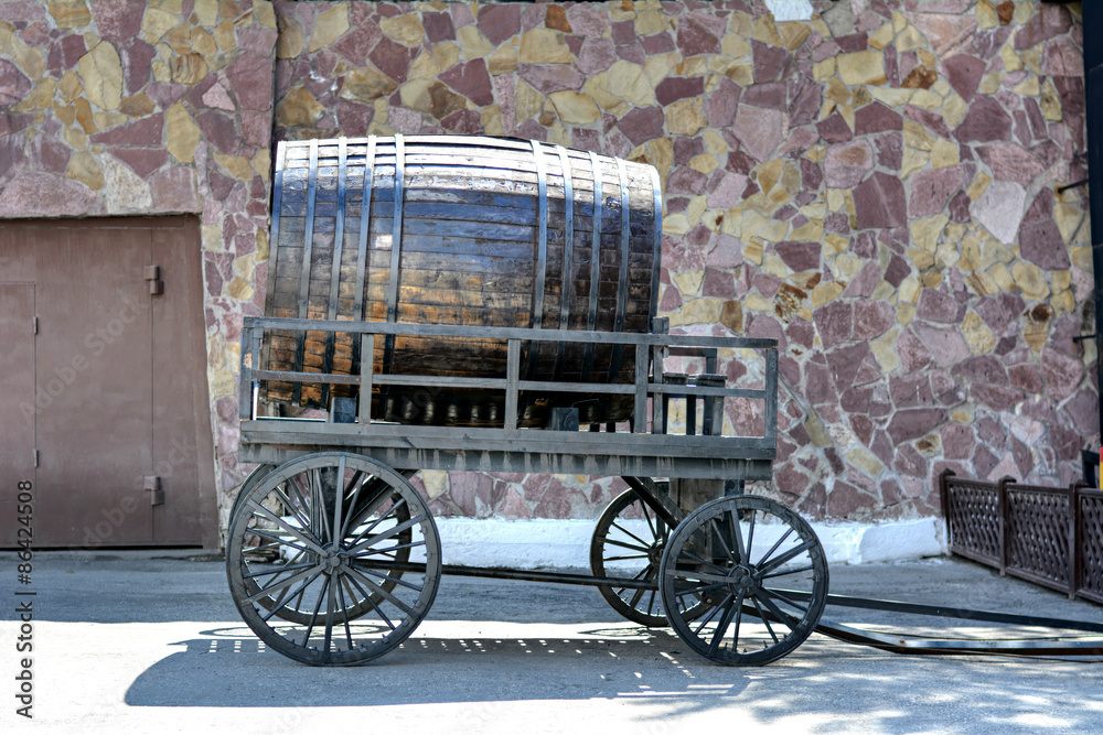 Бочка пива на деревянной повозке Stock Photo | Adobe Stock