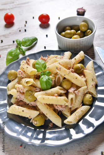 Pasta with tuna and green olives