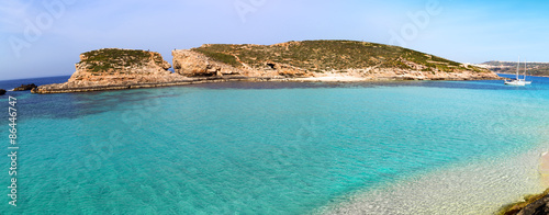 The Blue Lagoon on Comino Island, Malta Gozov