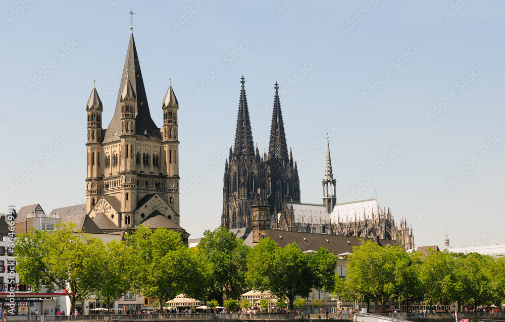 Blick auf Köln von der Rheinseite