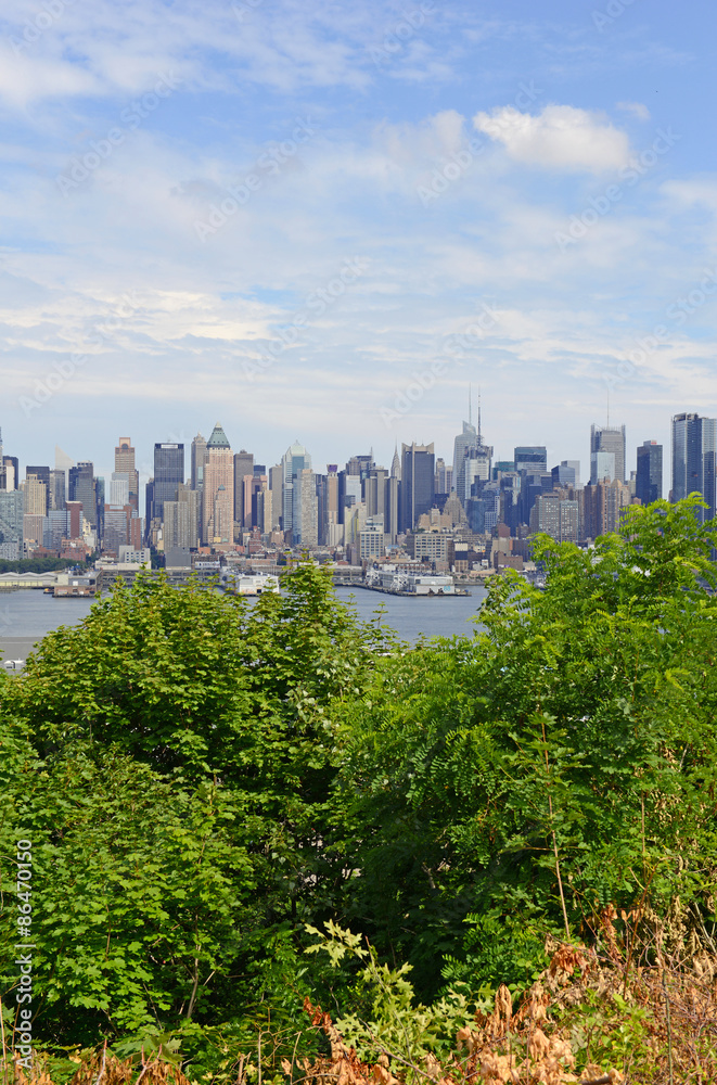 Fototapeta premium Manhattan skyline with Hudson River, New York City