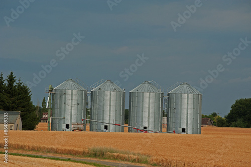silos photo
