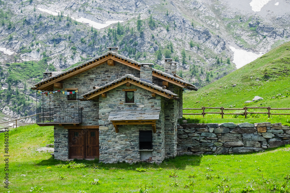 Baita di montagna in pietra e legno Stock Photo Adobe Stock