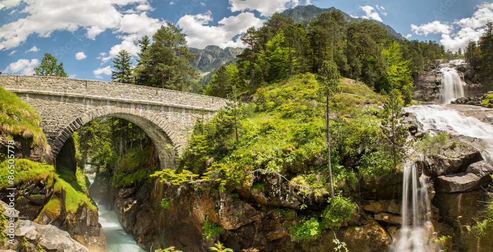 Obraz premium Pont d'Espagne Pyrenees