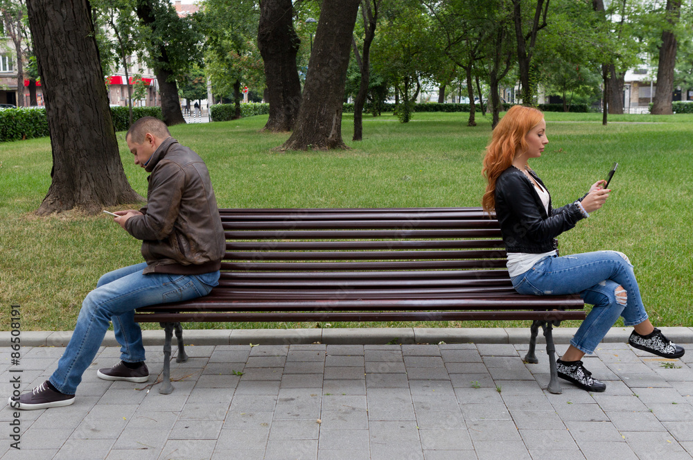 Friends are fun to watch something on a mobile phone Friends are fun to watch something on a mobile phone