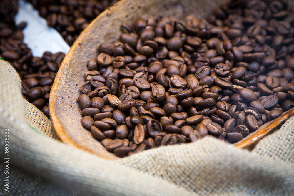 Fototapeta premium Fresh coffee beans background