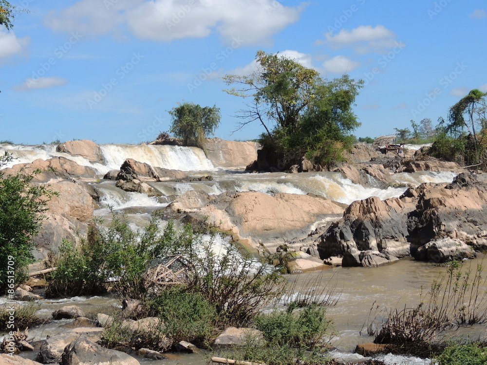 Roches et cascades du Mékong