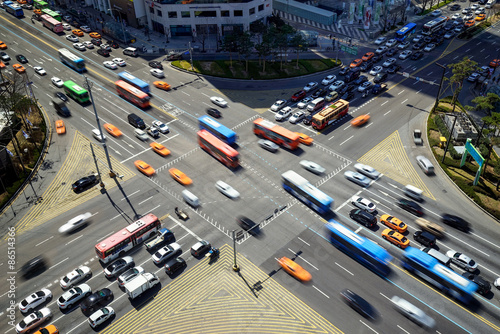 Belebte Straßenkreuzung in Korea © eyetronic