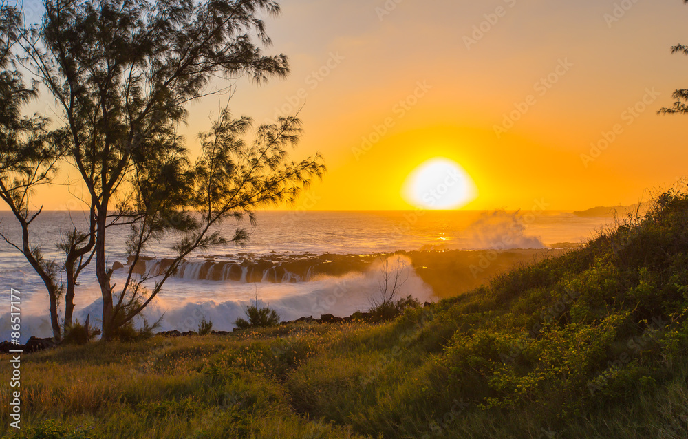 coucher de soleil, côte de Saint-Leu, île de la Réunion 