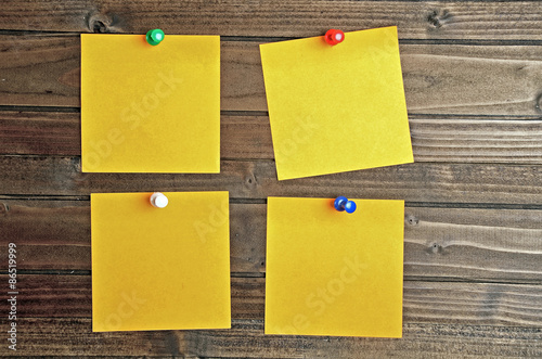 Empty four notes photo