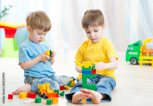 children play at home or da...