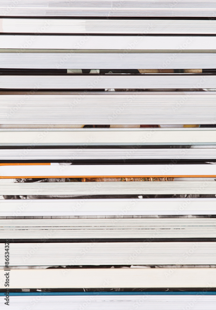 Bücher zu einem Stapel aufgeschlichtet Bücher zu einem Stapel aufgeschlichtet