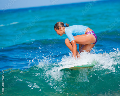 Girl with surf © Max Topchii