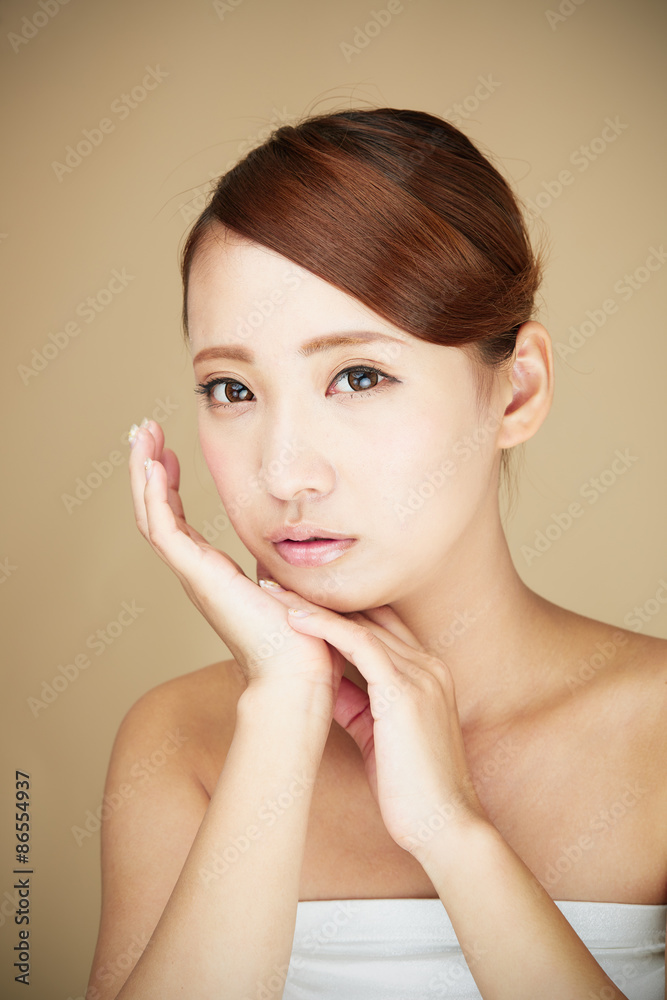 肌の美しい女性 