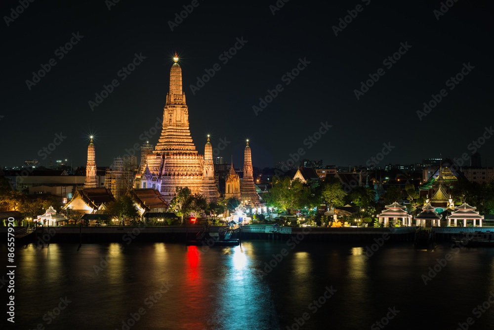 Atmosphere thai temple (Wat Arun) in night