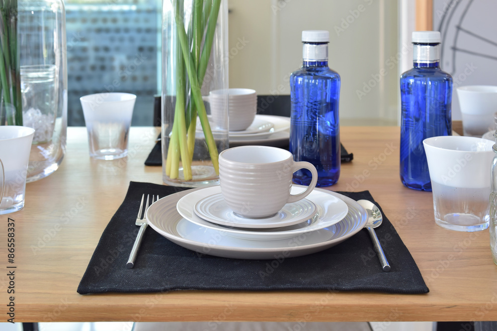 Fototapeta premium elegant table set in modern style dining room interior