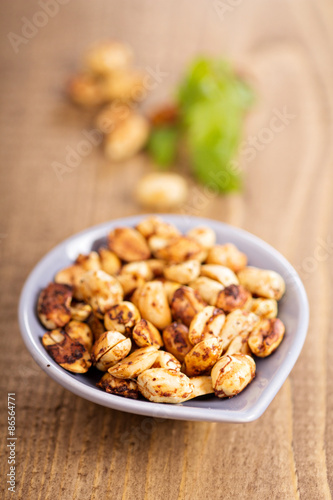 Roasted spicy peanuts