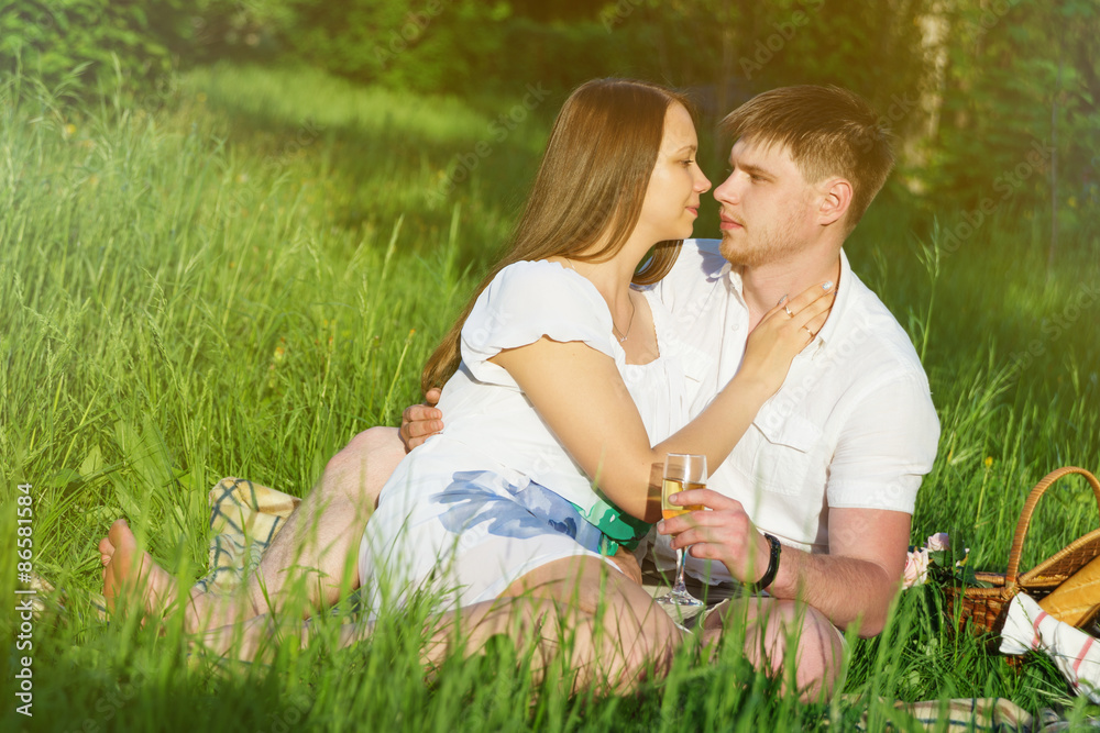 Fototapeta premium Young couple at a picnic in a city park