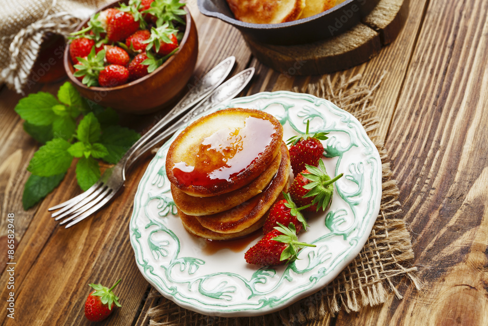 Fototapeta premium Homemade pancake with strawberry jam
