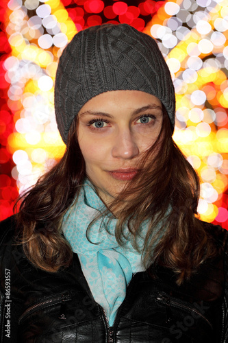 Junge Frau auf dem Wiener Weihnachtsmarkt vor Lichtermeer photo