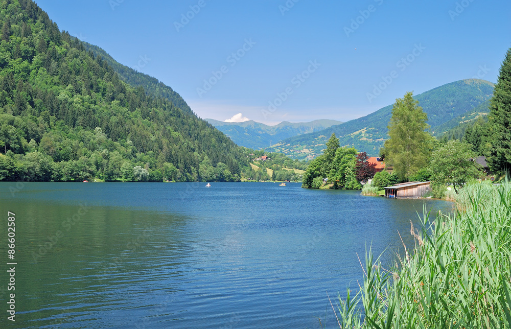 der beliebte Afritzer See in Kärnten in der Kärntener Seenregion,Österreich 