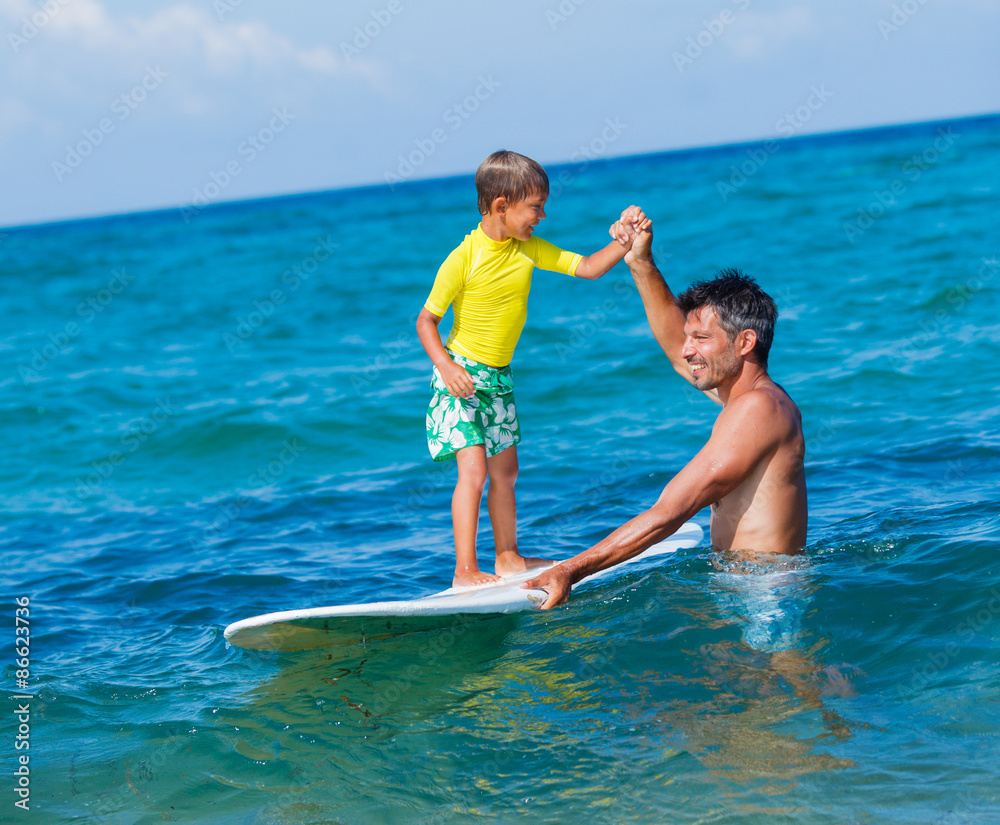 Obraz premium Boy surfing