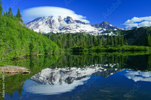 Reflection of lenticular clouds over Mt Rainier near Seattle, Washington State © Juancat
