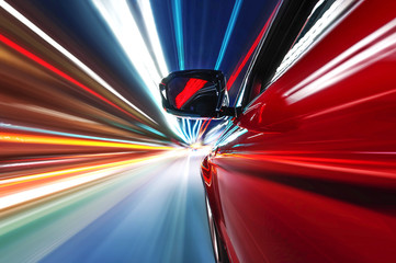 Fotobehang Snelle auto Auto raast over weg met bewegingsvervaging  © hxdyl