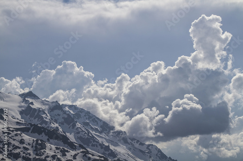 Beeindruckendes Wolkentreiben in den Urner Alpen vom Sustenpass aus gesehen