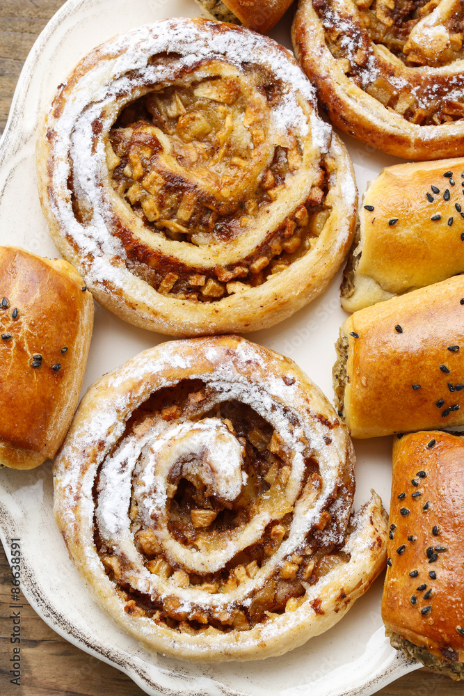 Rolls with apple and cinnamon