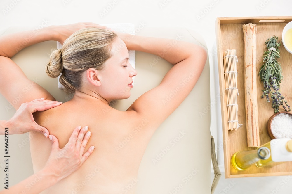 Naklejka premium Woman enjoying a back massage 