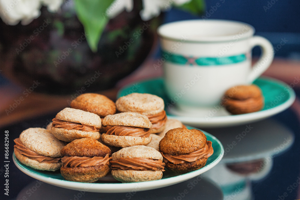 Cookies in a wooden box
Cookies in a wooden box