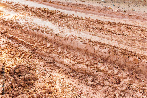 Schilderij op canvas Tire track on lateritic soil