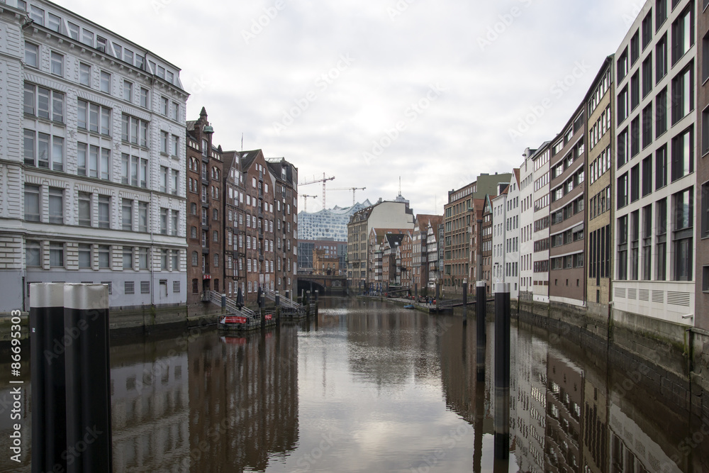 Fototapeta premium Deichstraße und Cremon in Hamburg, Deutschland