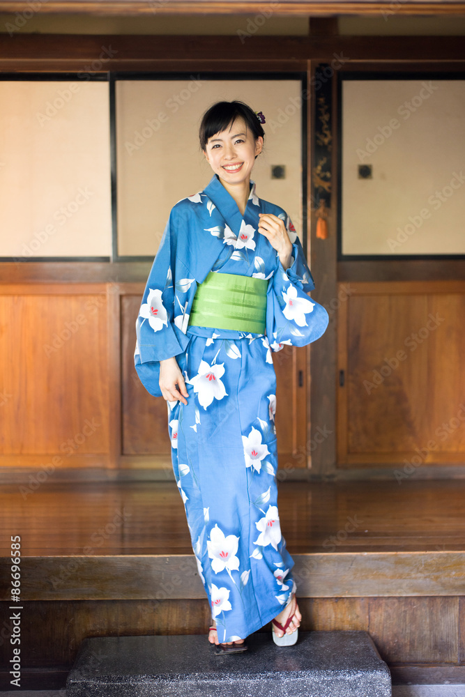 浴衣姿の女性 浴衣姿の女性